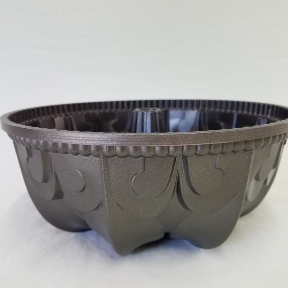 Nordic Ware Fleur De Lis Bunt Pan - Picture 2 of 6